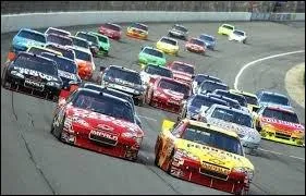 Qui était un pilote dans la compétition de NASCAR dans ''Jour de tonnerre'' ?