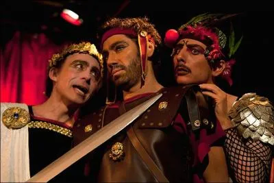 Empereur à 14 ans en 218, il mènera une vie de débauche et de scandales, on viole, on tue dans ses banquets, les convives qui n'amusaient plus l'empereur étaient immolés sur les tables ; qui est-ce tordu ?