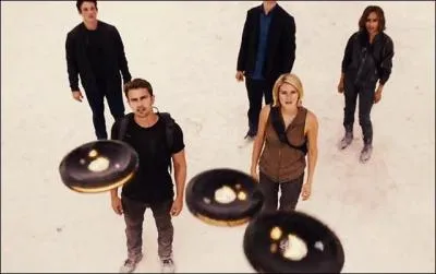 Qu'apprend Nita à Tobias et Tris ?