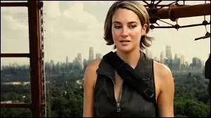 Qui est sauvé par Tris des mains de Nita lors de l'attaque ?