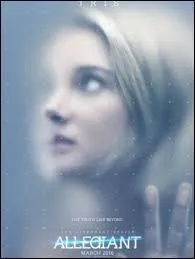 Avec qui est enfermée Tris au début ?