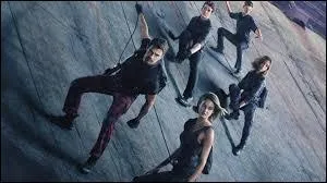 Qui sont les chefs des Loyalistes au début ?