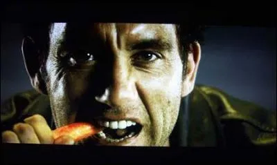 L'illustration montre un extrait du film « Shoot 'Em Up » (Que la partie commence) réalisé par Michael Davis en 2007, avec Monica Belucci et Clive Owen. Quel titre avait-il au Québec ?