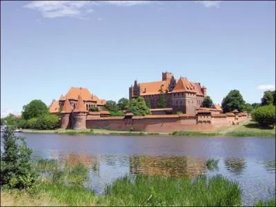 Lors de son expansion à l'est, où se trouvait le siège de l'ordre des chevaliers teutoniques ?