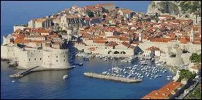 Après l'abandon de la Terre sainte, où était situé le siège de l'ordre du Temple ?