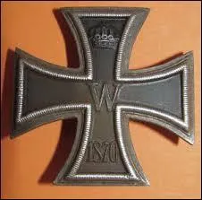 Quelle décoration de l'armée allemande a pour origine la croix des chevaliers teutoniques ?