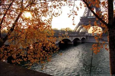 Qui chantait "Les amants de Paris" ?