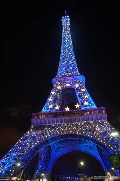 Qui chantait "Je ne suis pas parisienne, ça me gêne, ça me gêne" ?