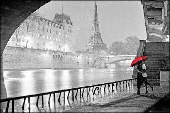 Qui chantait "J'arrive avec ma valise, car Paris, c'est pour moi la Terre promise" ?