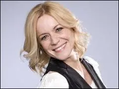 Qui est son idole et lui a permis de lancer sa carrière d'imitatrice ?