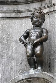 Dans quelle capitale européenne peut-on admirer le Manneken-Pis, fontaine représentant un petit garçon nu en train d'uriner ?