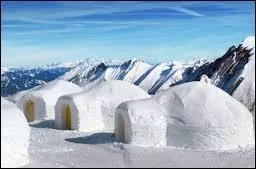 À quel peuple associe-t-on les igloos ?