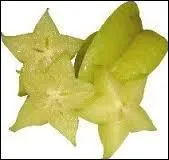 Tant d'étoiles ! Si la pomme coupée en deux par son "équateur" montre une superbe étoile en son centre, Il existe un fruit qui, quand on le découpe, forme de parfaites étoiles. Quel est-il  ?