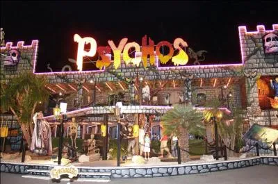 C'est la fête foraine, j'ai envie d'avoir un peu peur avec mes amis. Vers quelle attraction nous dirigeons-nous ?