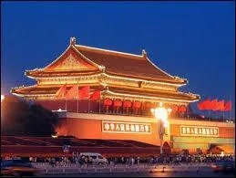 Dans quelle ville asiatique se trouve ce bâtiment ?