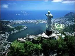 Dans quelle ville d'Amérique du Sud se trouve ce monument ?