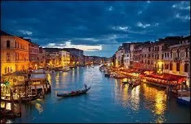 Dans quelle ville d'Italie se trouve ce paysage ?