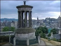 Dans quelle ville peut-on apercevoir ce monument ?