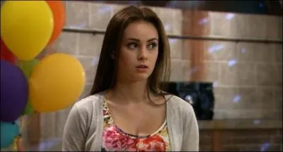 Pourquoi Amanda intègre-t-elle le studio Next Step ?