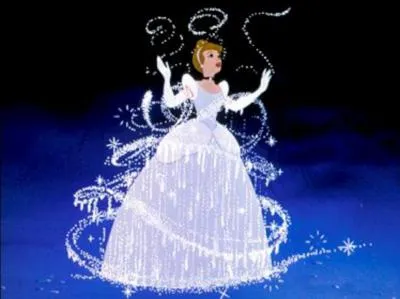 Elle a perdu une de ses pantoufles de vair. C'est d'ailleurs ainsi que le prince la retrouve.
Comment se nomme ce dessin animé ?