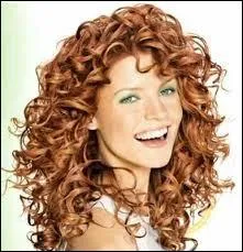 Regardez les cheveux de cette femme : cela vous dit quelque chose ?