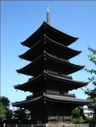 En Asie, on peut voir des pagodes dans de nombreux pays. Ces constructions comportent plusieurs étages, et chacune d'elles est recouverte d'un toit.
Elles ont été construites afin de servir :