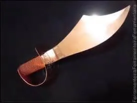 Bientôt les Maures sont pressés de toutes parts, mais leur courage renaît. Ô combien seraient-ils honteux de mourir sans combattre vaillamment. Que tirent-ils ?