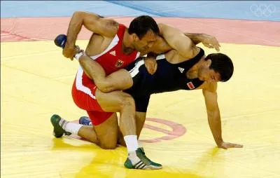 Quelle est la durée d'un combat entre lutteurs et lutteuses ?