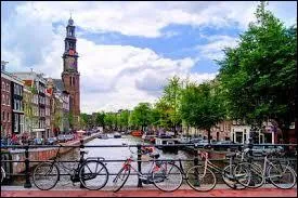 Pour Jacques Brel, c'est dans le port de cette ville que des marins chantent :