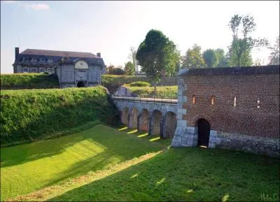 D'après une chanson de Bourvil datant des années 70, dans quelle ville du Nord y a-t-il un clair de lune ?