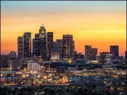 Quel artiste nous chante "So Far Away From L.A" en 1975 ?