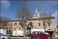 Ville Bucco-Rhodanienne entre Alpilles et Durance, Eyragues se situe en région ...