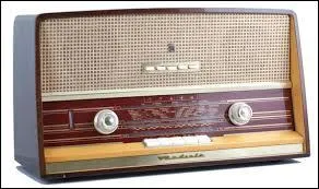 Cette marque était très connue pour les produits hi-fi et électroménagers, elle disparaît définitivement en 2002, il s'agit de...