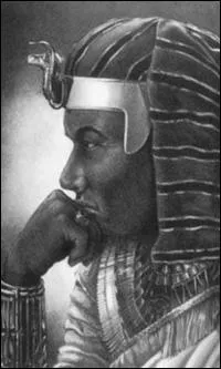 Qui est ce pharaon noir (747-716) dont la première partie de son règne va être faite de batailles ?