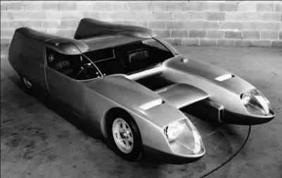 Il n'y a parfois aucune logique perceptible dans certains modèles... L'OSI "Silver Fox" atteignit pourtant les 220 km/h équipé d'un moteur Alpine : où donc ?