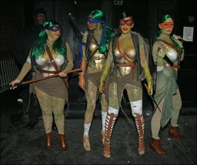 Quels personnages de fiction sont représentés par Rihanna et ses copines ?