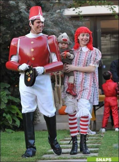 A quelle série télévisée pensez-vous en voyant l'actrice de droite ?