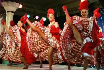 Le "french cancan" est associé à Paris et au cabaret le Moulin Rouge.