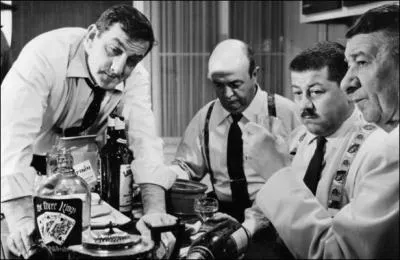 Dans quel film culte de Georges Lautner de 1963, Francis Blanche a-t-il joué ?