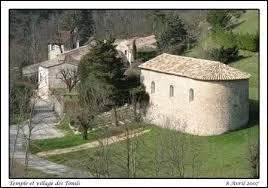 Tout petit village Drômois de 13 habitants, Les Tonils se situent en région ...