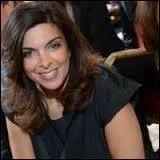 Comment s'appelle la traductrice dans l'émision du soir C'Cauet ?