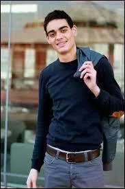 Comment s'appelle cette personne qui est le coordinateur et fait également les chroniques du vendredi ?