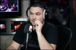 Qui est le réalisateur de l'émision C'Cauet ?