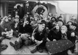 « L'Émigrant » - Vers quelle ville le bateau va-t-il, au début du film ?