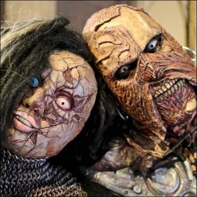 Qui sont les deux personnages sur cette photo ?