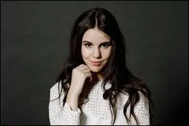 Comment s'appelle cette chanteuse, ancienne gagnante de l'émission "La France a un Incroyable Talent" ?