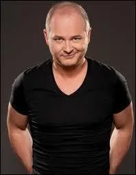 Qui est cet animateur de la radio NRJ le soir ?