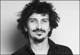 Comment s'appelle cet autre humoriste qui s'appelle Arnaud ?