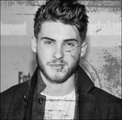 Il joue le rôle de Théo Raeken, l'ancien ami de Scott qui intègrera sa meute à la saison 5. Il peut se transformer en coyote-garou et en loup-garou.