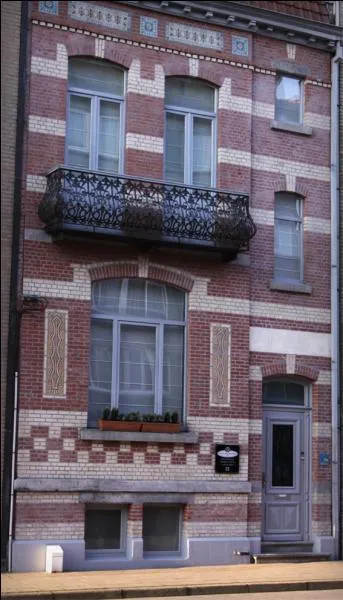 La « Villa des Raisins » est un bâtiment du 19ème siècle. Dans quelle ville belge se trouve-t-elle ?